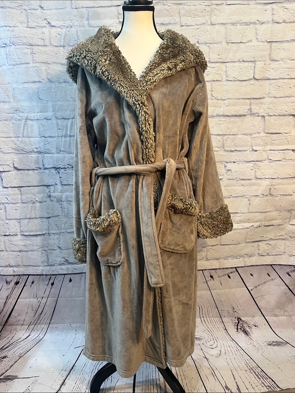 Pottery Barn Plush Robe Bathrobe Faux Fur Trim Hooded Plush Pockets Spa